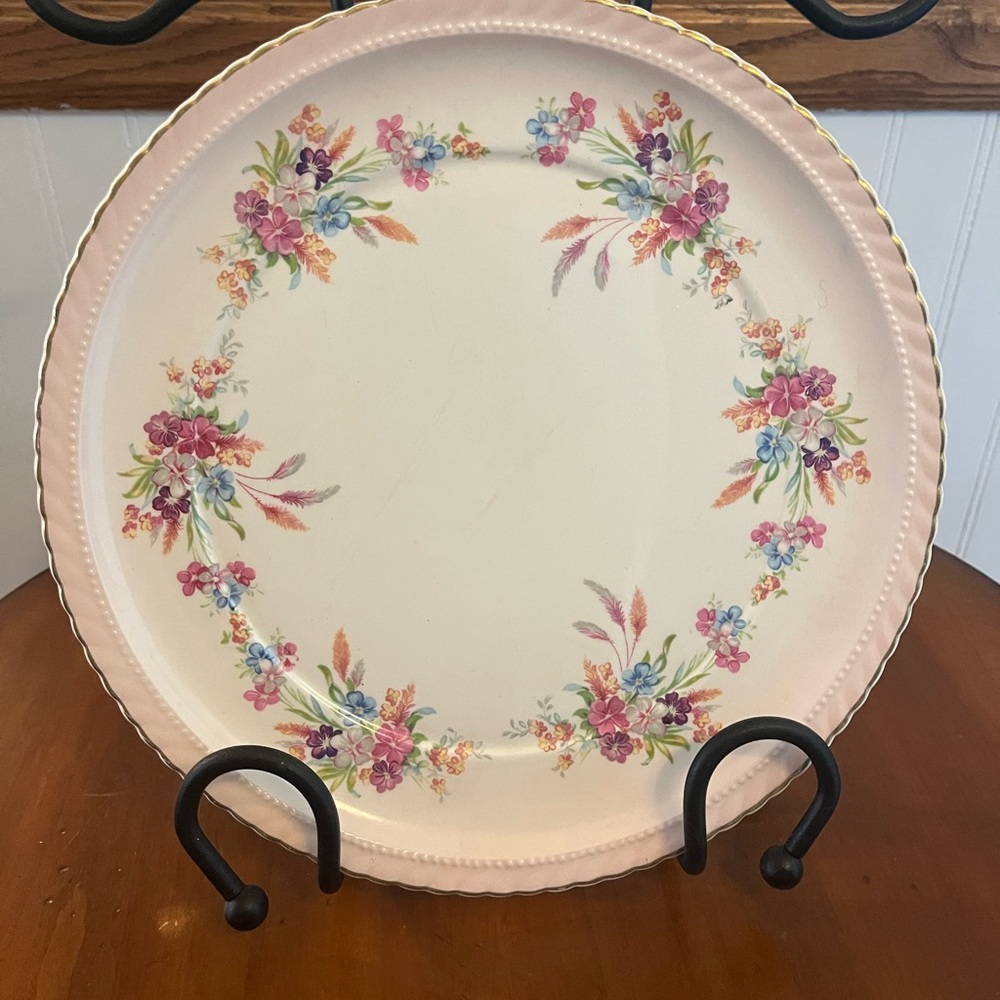 Elegant Cream and Pink Floral Dinnerware‎
